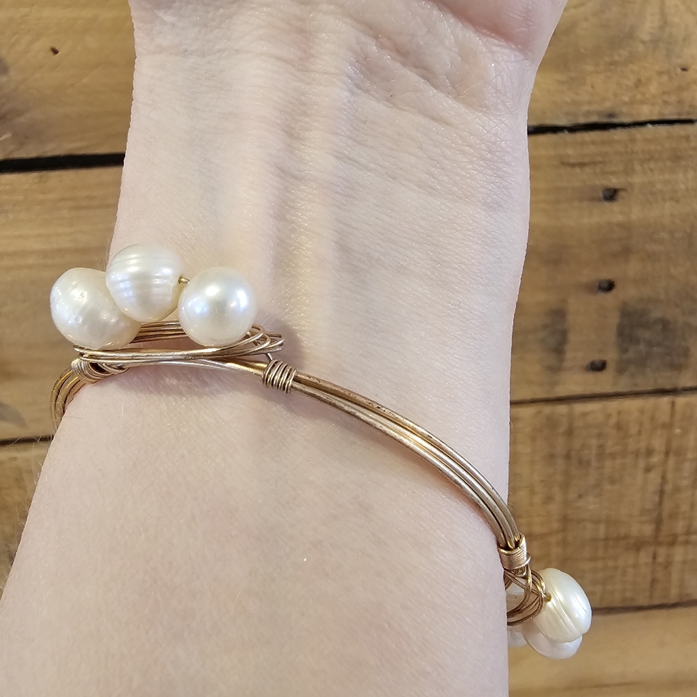 Goldtone Wire Bangle Bracelet w/ Freshwater Pearls - Picture 4 of 5